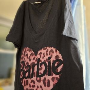 Black short-sleeve Tshirt with BARBIE logi In pink animal print.size Small nwot